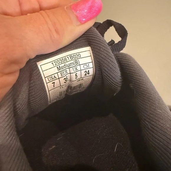 Women’s Brooks Black Athletic Shoes - Picture 7 of 8